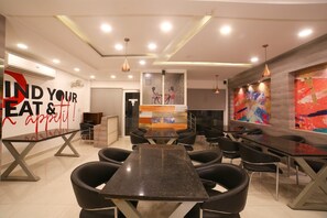 Restaurant - OYO Townhouse 263 Hotel Luxurs Shri Gopal Nagar (Jaipur)