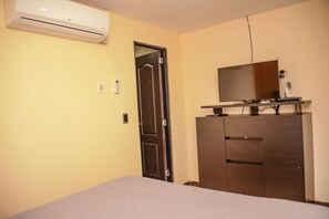 2 bedrooms, desk, iron/ironing board, WiFi