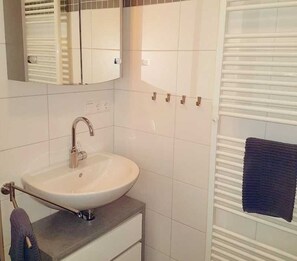 Unclassified image, 4 of 16, button