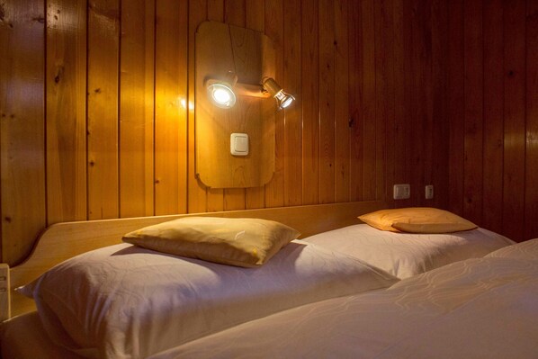 2 chambres, lit parapluie, Wi-Fi, draps fournis