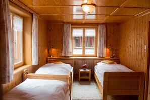 2 bedrooms, travel cot, WiFi, bed sheets