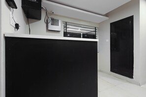 Coffee/tea maker, toaster - Collection O 45950 Radha Nagar (Indore)