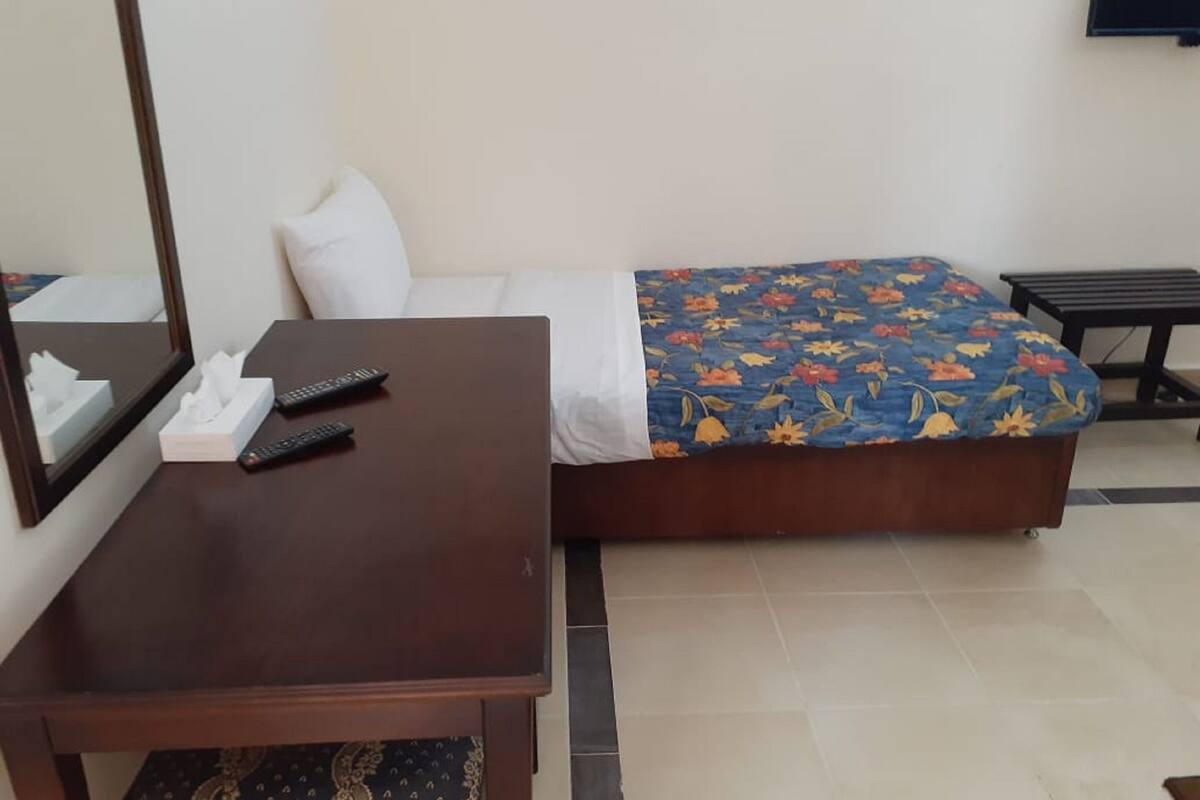 In-room safe, free WiFi, bed sheets