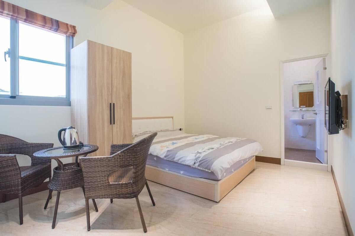 Quadruple Room | Desk, blackout drapes, soundproofing, free WiFi