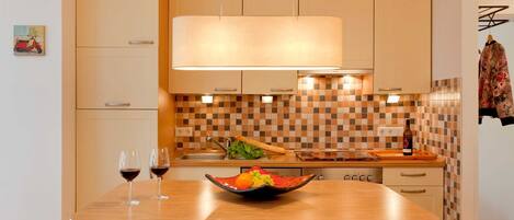 Refrigerador, microondas, horno, lavavajillas