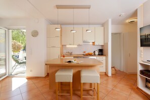 Kühlschrank, Mikrowelle, Ofen, Geschirrspüler