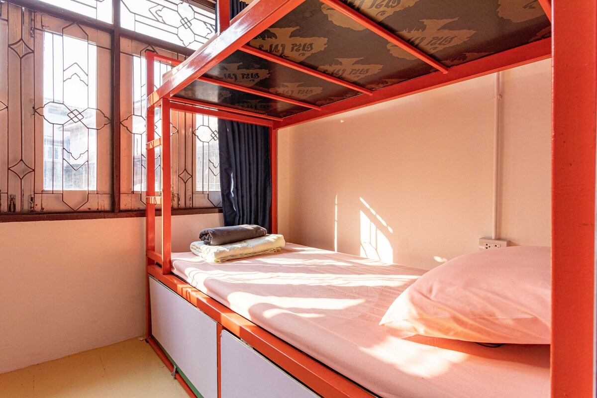 8-Bed Mixed Dormitory | Truy cập Internet không dây miễn phí, bộ trải giường 