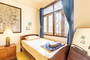 Free WiFi, bed sheets