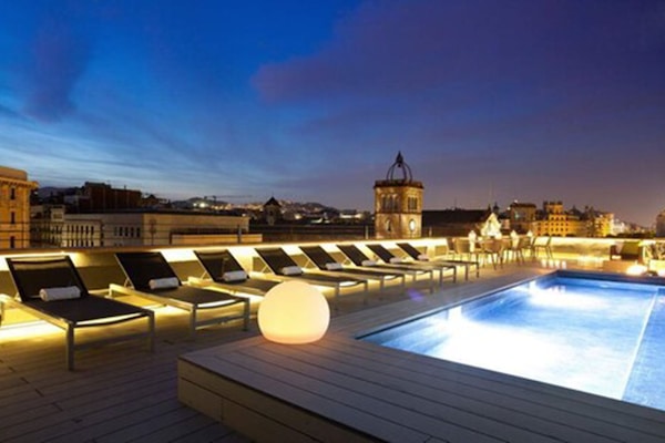 Outdoor pool, open 9:00 AM to 10:00 PM, pool loungers