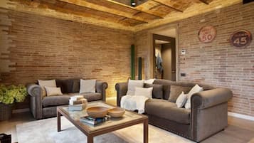 Deluxe Apartment | Living room