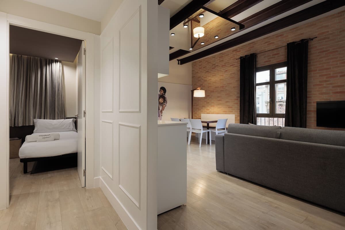 Àtic, terrassa | 5 dormitoris, caixa forta a l'habitació i planxa i posts de planxar