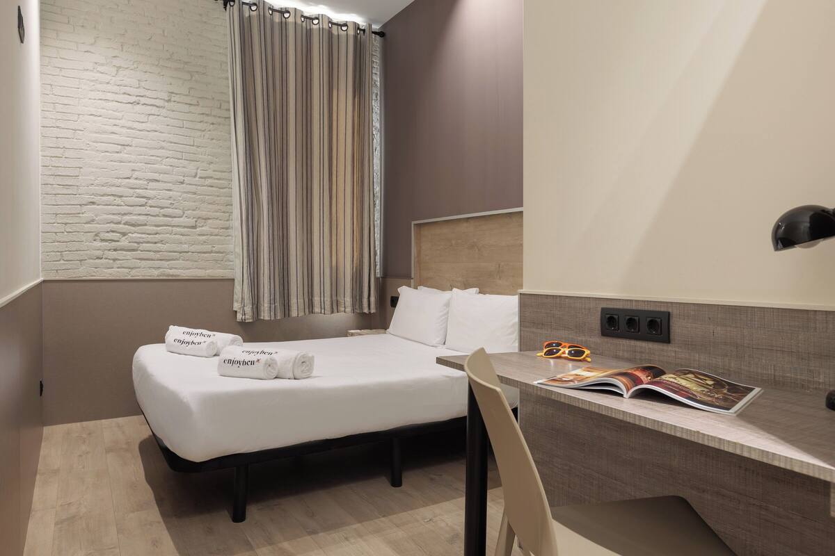 Deluxe Apartment | Down comforters, in-room safe, iron/ironing board, WiFi (free)