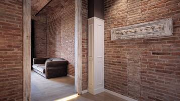 Appartement Deluxe | Coin séjour | Télévision à écran plat de 52 pouces avec chaînes numériques