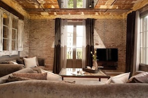 Superior Apartment | Living room