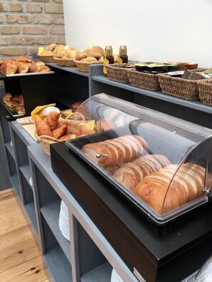 Free daily buffet breakfast - Hotel Oude Abdij (Lo-Reninge)