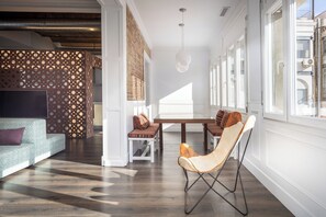 Apartment (Grandeluxe) | Living area - Enjoybcn Coliseum Apartments (Barcelona)