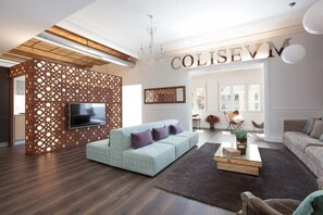 Lejlighed (Grandeluxe) | Stue | Fladskærms-tv