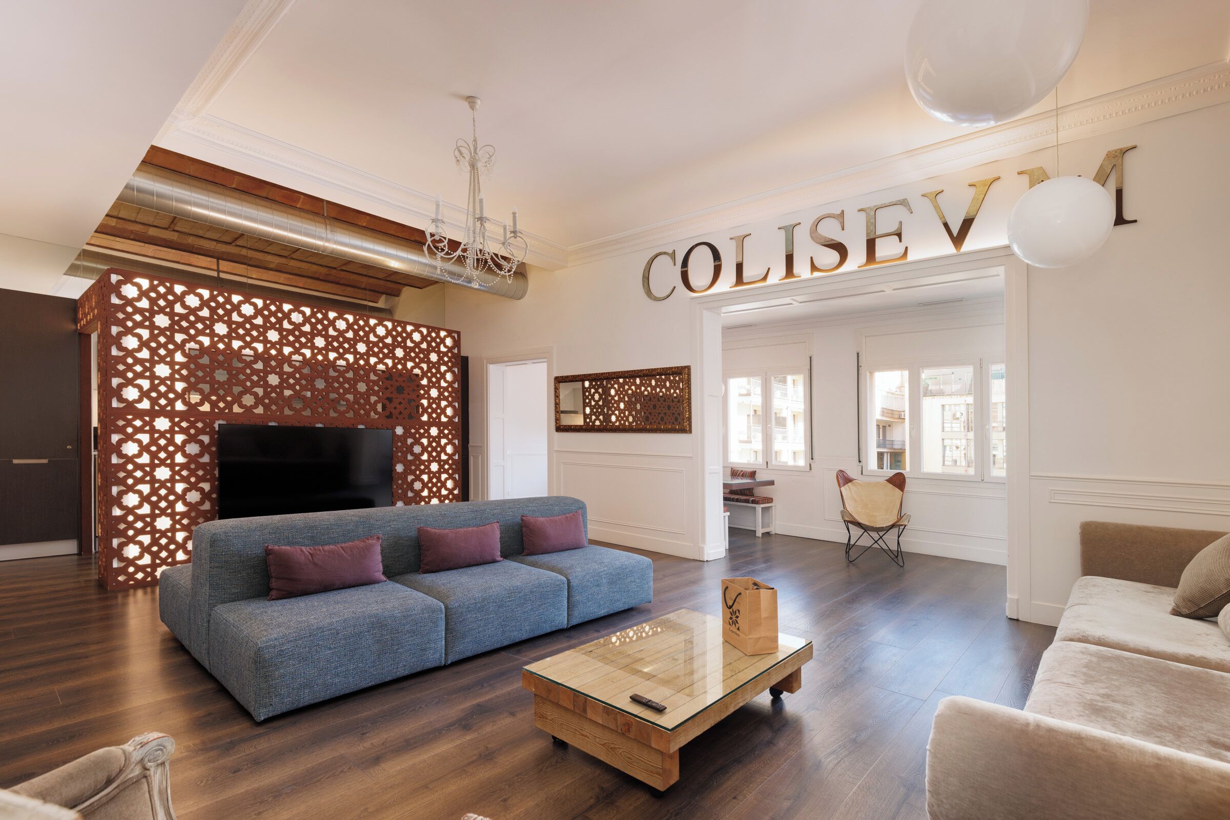 Apartment (Grandeluxe) | Living area | Flat-screen TV