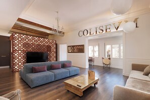 Living area - Enjoybcn Coliseum Apartments (Barcelona)