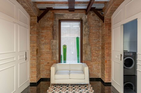 Enjoybcn Colon Apartments - view 2