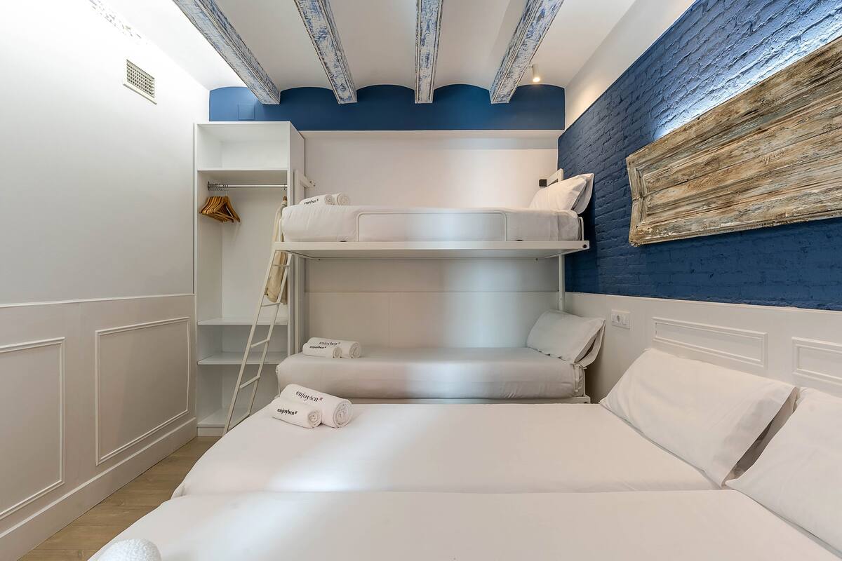 Apartemen Superior | 3 kamar tidur, meja kerja, tirai kedap cahaya, dan setrika/meja setrika