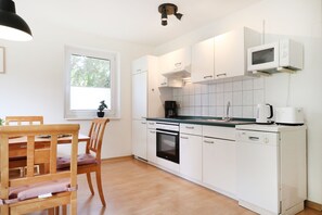 Kühlschrank, Mikrowelle, Ofen, Geschirrspüler