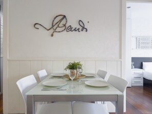 Superior Apartment, 2 Bedrooms, Pool Access, City View | Private kitchen