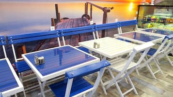 Daily continental breakfast (EUR 5 per person)