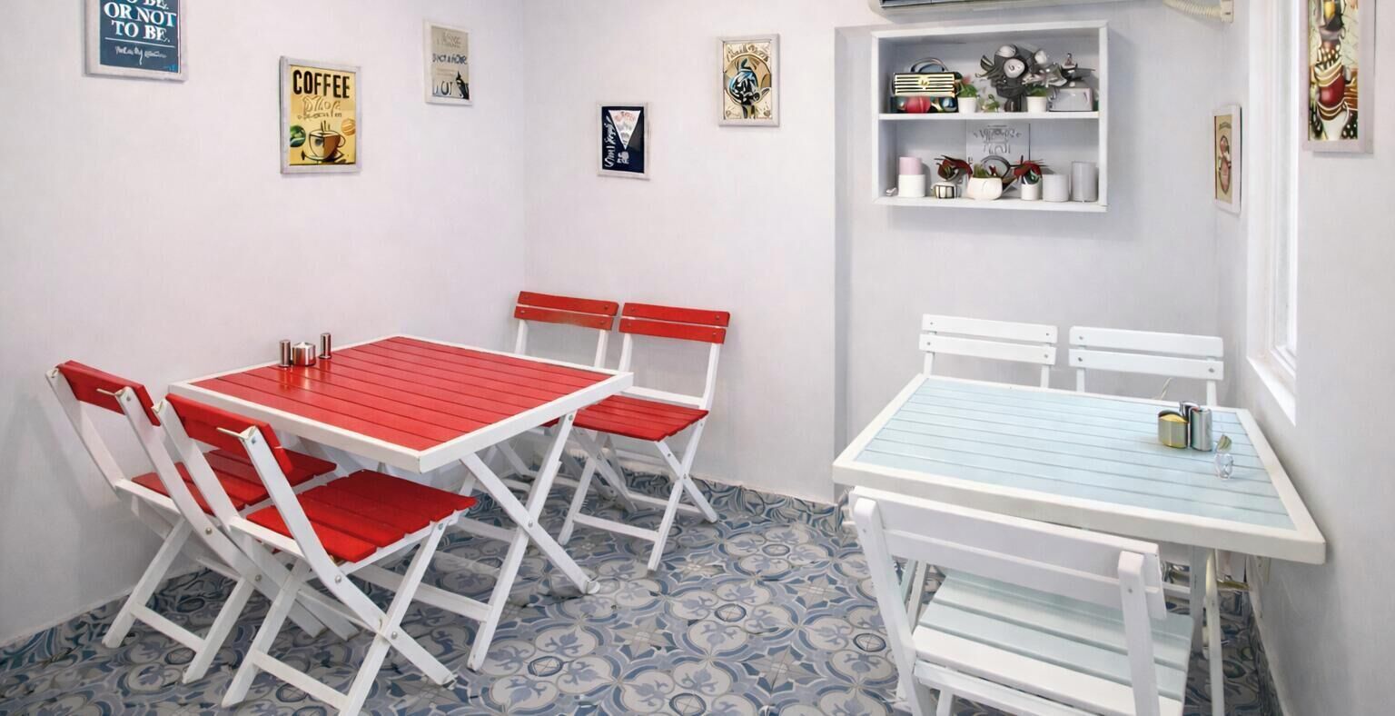 Daily continental breakfast (EUR 5 per person)