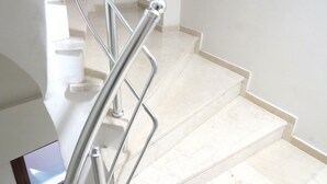 A staircase with metal handrails and beige steps. - Istanberry - Paradise Apartments (Istanbul)