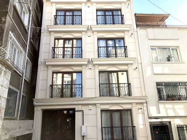 Front of property - Istanberry - Paradise Apartments (Istanbul)
