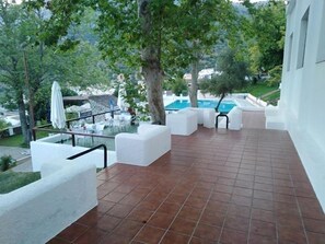 Sæsonbestemt udendørs pool