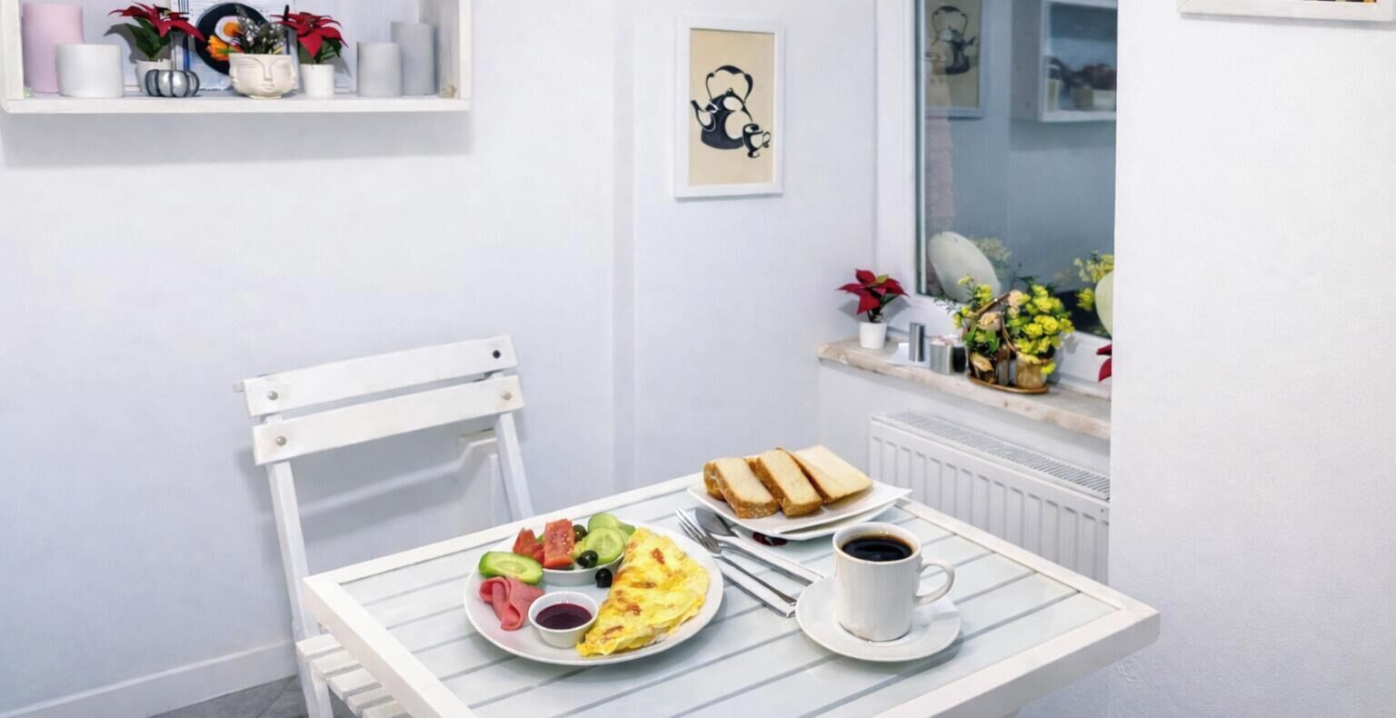 Daily continental breakfast (EUR 5 per person)