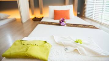 1 bedroom, iron/ironing board, free WiFi, alarm clocks