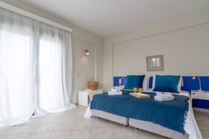 Soundproofing, free cribs/infant beds, free WiFi, bed sheets - GT Beach Hotel (Platanias)