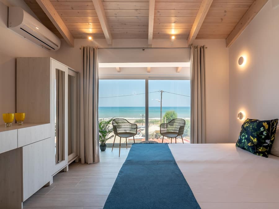 Sistema de insonorización, cunas gratuitas, wifi gratis y ropa de cama