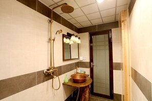 Classic Double Room | Bathroom | Free toiletries, hair dryer, slippers, towels