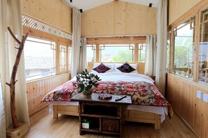 Habitación doble | Cortinas blackout, wifi gratis y ropa de cama 