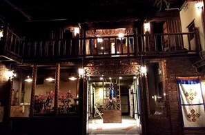 Fachada del alojamiento - Noche