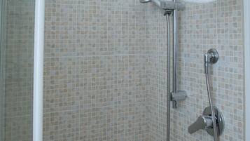Triple Room | Bathroom shower