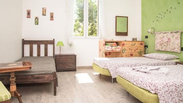 Triple Room | Free WiFi, bed sheets