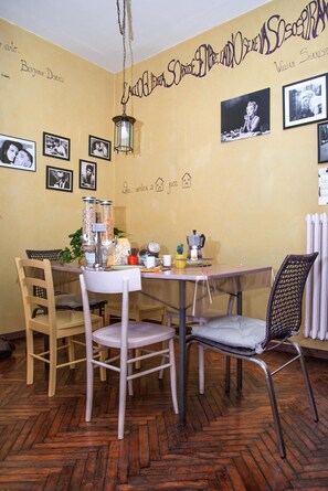 Free daily buffet breakfast  - B&B A Casa Fachin (Bologna)