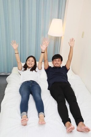 Colchones viscoelásticos, cortinas opacas, tabla de planchar con plancha