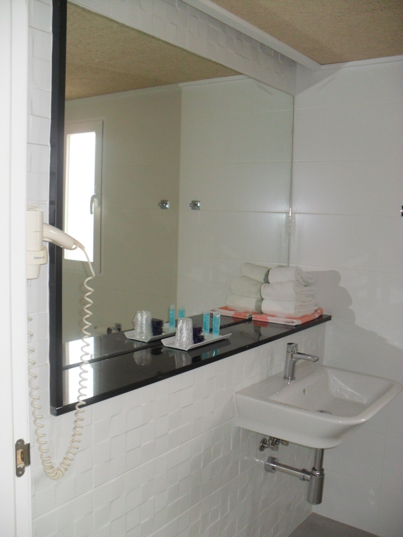 double room | bathroom | shower, deep-soaking bathtub, rainfall showerhead, free toiletries