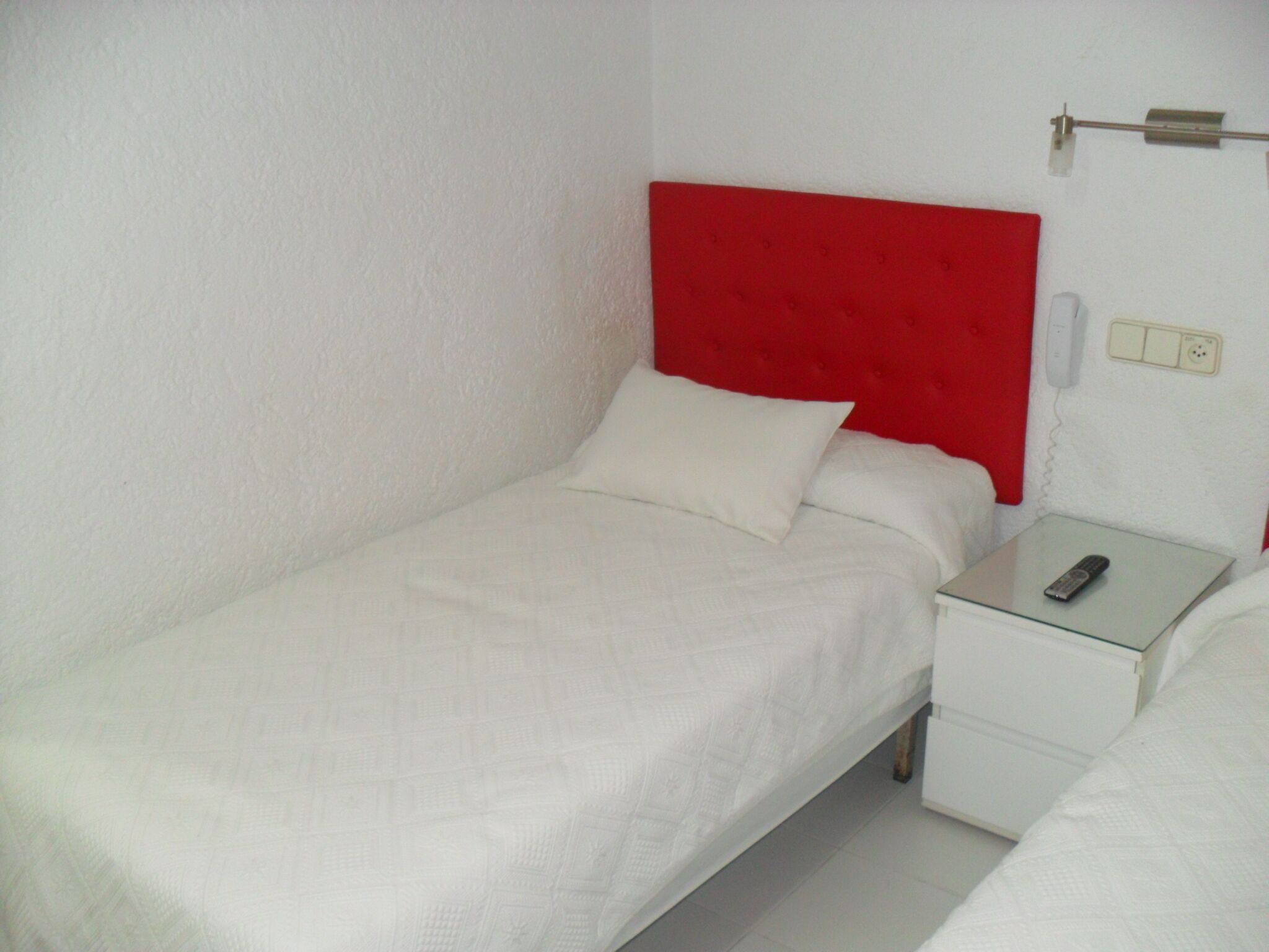 twin room | individually decorated, individually furnished, laptop workspace