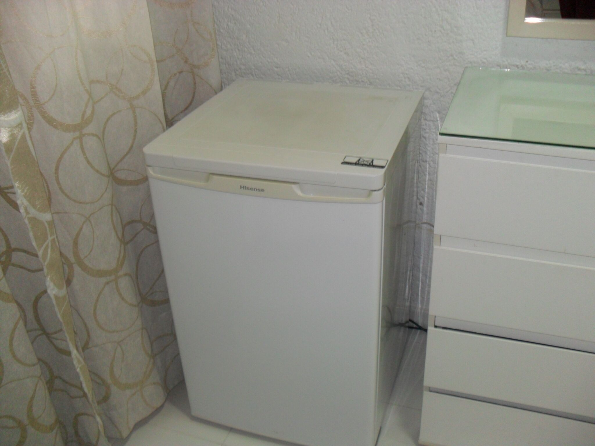 twin room | individually decorated, individually furnished, laptop workspace