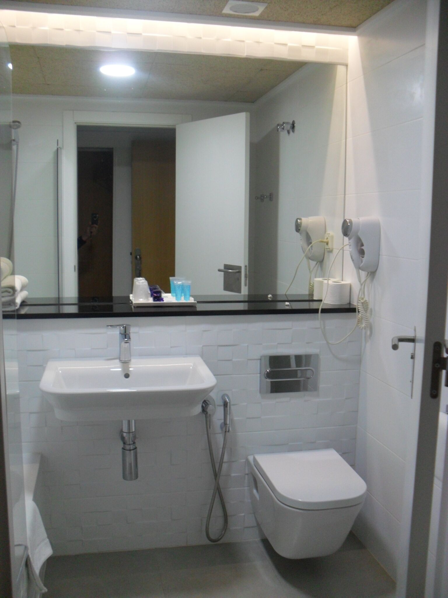 twin room | bathroom | shower, deep-soaking bathtub, rainfall showerhead, free toiletries