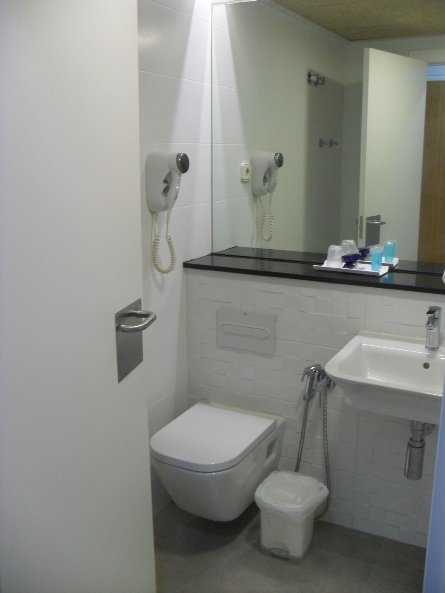 double room | bathroom | shower, deep-soaking bathtub, rainfall showerhead, free toiletries