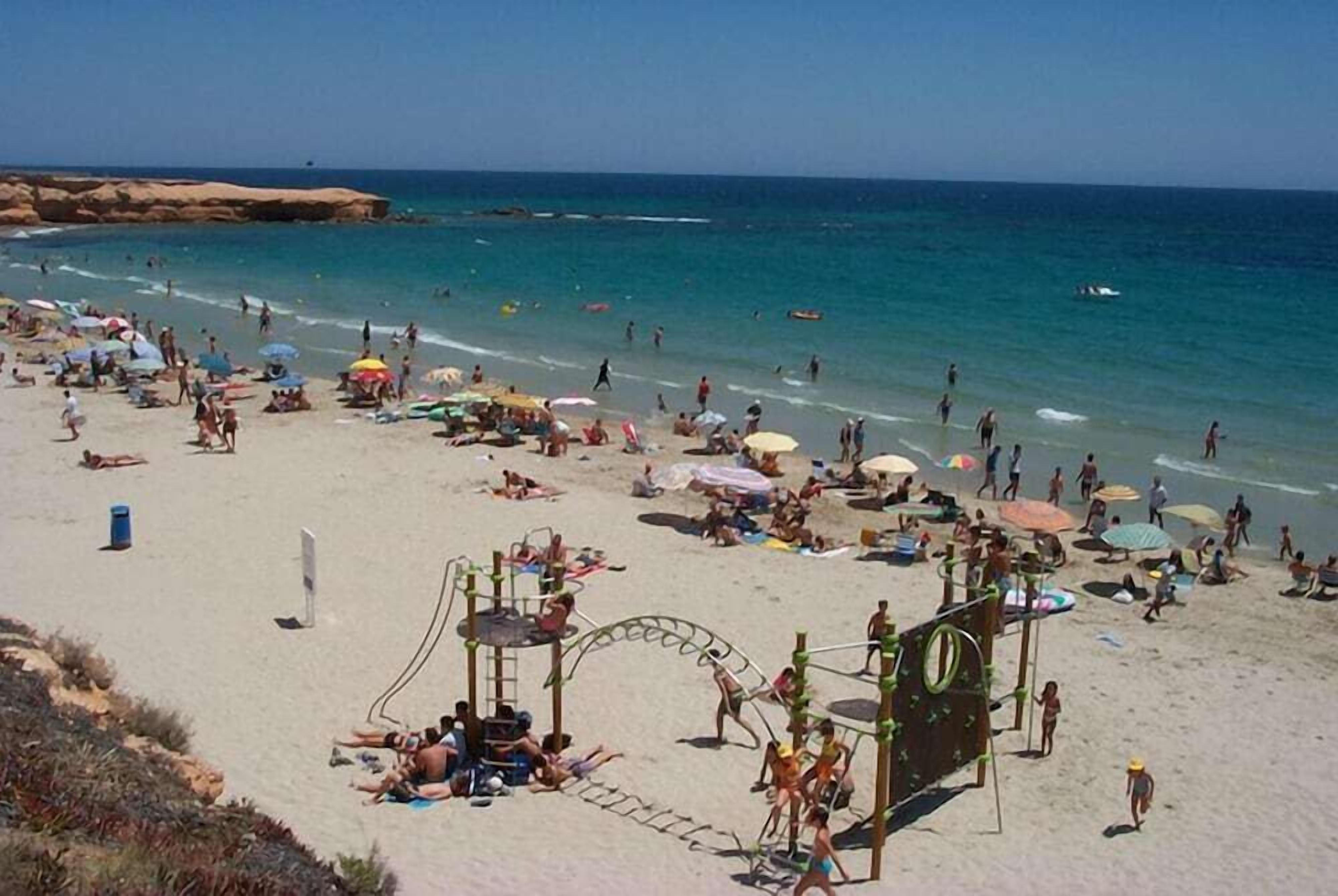 On the beach, white sand, 3 beach bars