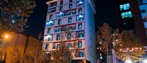 Fasade – kveld/natt